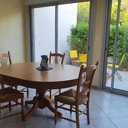 A 200m De La Maison Confortable Hébergement de vacances *